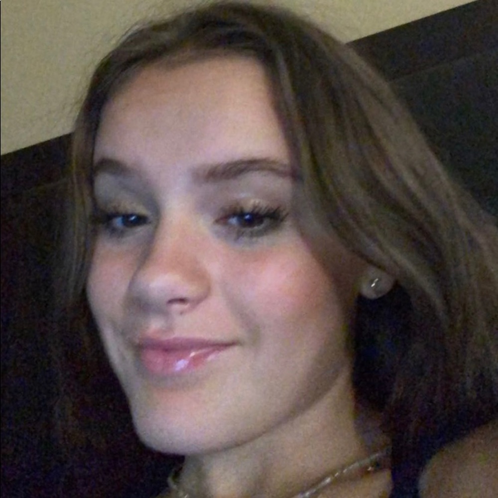 Meet your Posher, Caitlin